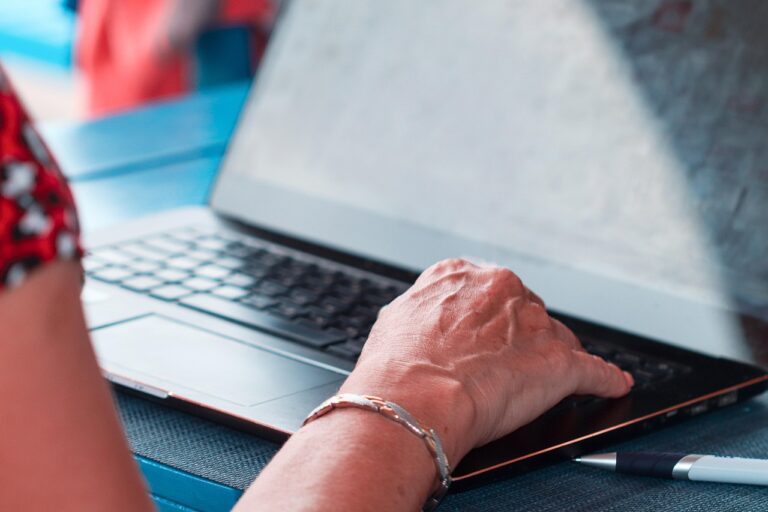 Using GEDCOM to research family history online